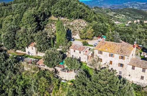 Pari Villa | Beautiful private villa for 4 people with WIFI, patio, pets allowed and panoramic view
