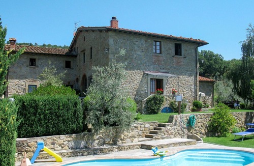Loro Ciuffenna Villa | Beautiful apartment in villa for 6 guests with WIFI, pool and terrace