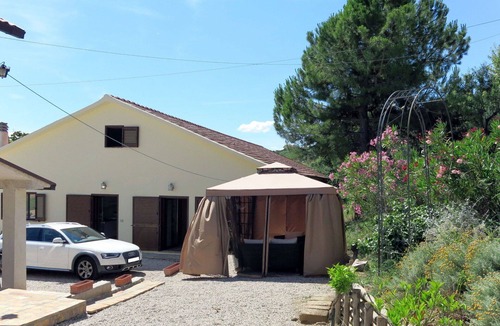 Cologna Spiaggia Villa | Beautiful apartment in villa with hot tub, pool, WIFI, A/C, TV, patio, pets allowed, panoramic view