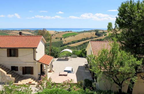 Cologna Spiaggia Villa | Beautiful apartment in villa with hot tub, pool, WIFI, A/C, TV, patio, pets allowed, panoramic view