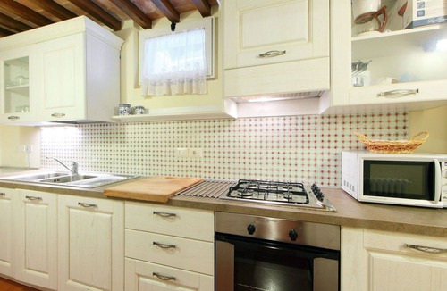 Cortona Villa | Beautiful private villa for 6 guests with private pool, WIFI, A/C, TV, patio and pets allowed