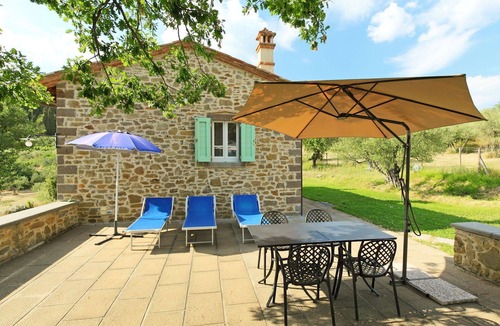 Cortona Villa | Beautiful private villa for 6 guests with private pool, WIFI, A/C, TV, patio and pets allowed