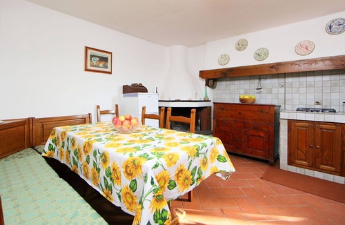 Pieve a Presciano Villa | Beautiful private villa with private pool, WIFI, TV, patio, pets allowed and panoramic view