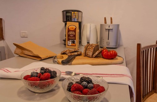 Pergine Valdarno House | Beautiful private villa for 2 guests with WIFI, A/C, hot tub, TV and pets allowed, close to Arezzo