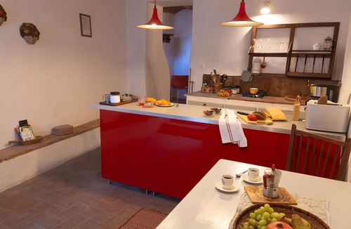 Pergine Valdarno House | Beautiful private villa for 2 guests with WIFI, A/C, hot tub, TV and pets allowed, close to Arezzo