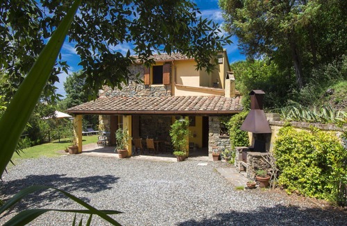 Riparbella House | Beautiful private villa for 6 guests with WIFI, TV, patio and pets allowed