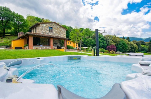 Dicomano Villa | Beautiful private villa with hot tub, A/C, private pool, WIFI, TV, balcony and pets allowed