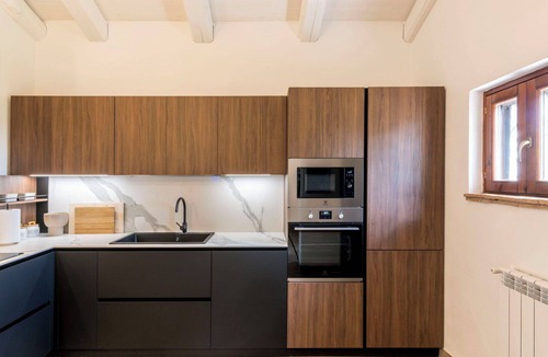 Viterbo Villa | Beautiful private villa for 8 people with hot tub, WIFI, A/C, TV and balcony