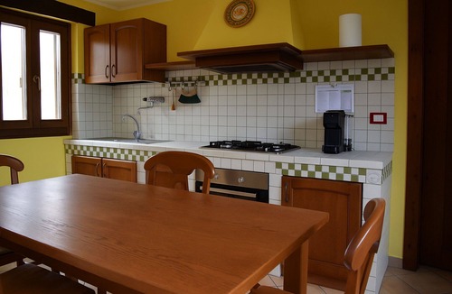 Bellante Villa | Beautiful private villa for 8 guests with WIFI, TV, patio and pets allowed, close to Teramo