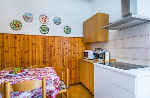 Chiusi House | Beautiful private villa for 7 guests with WIFI, A/C, terrace, pets allowed and panoramic view