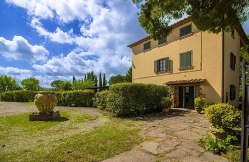 Cortona Villa | Beautiful private villa for 12 guests with WIFI, A/C, private pool, TV, terrace and pets allowed