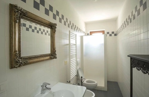 Agello Bed & Breakfast | Beautiful room for 10 people with A/C, WIFI, pool, TV, veranda and pets allowed, close to Perugia