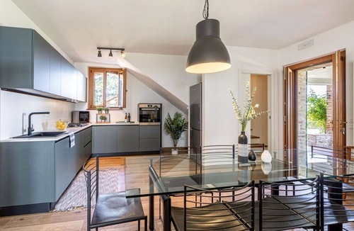 Fratta House | Beautiful villa for 10 people with WIFI, pool, TV, patio and panoramic view