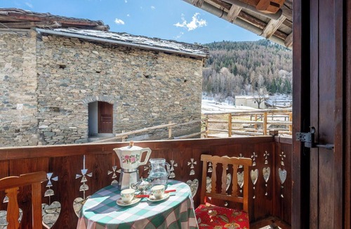 Introd House | Beautiful villa for 4 people with TV, balcony, pets allowed and panoramic view