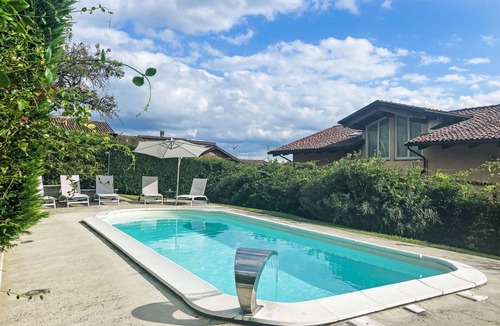 Asti House | Beautiful villa for 5 guests with WIFI, private pool, TV and patio