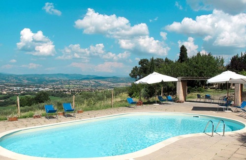 Fratta Villa | Beautiful villa for 6 people with WIFI, pool, TV, patio, pets allowed and parking