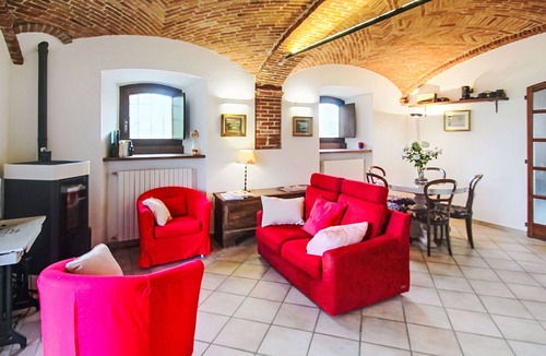 Comignago Villa | Beautiful villa for 5 people with WIFI, TV and patio
