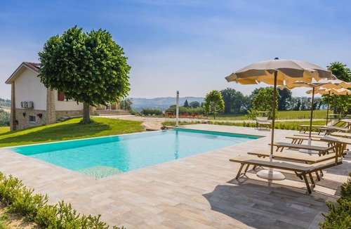 Mondavio Villa | Beautiful villa with heated, infinity pool in the countryside of Mondavio, 20 km from the sea