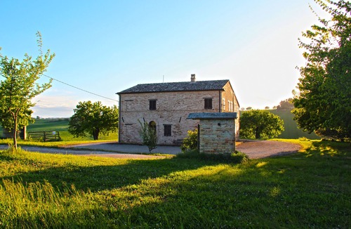 Montecassiano House | Beautifully restored farmhouse in Montecassiano countryside