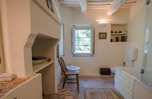 Mogliano House | Beautifully restored farmhouse with saltwater pool & stunning views