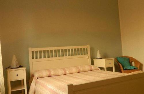 Montesilvano House | Bed And Roses