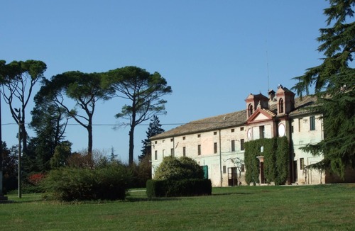 Treia House | Bedroom 2 pers, private bathroom in historical Villa with swimming pool