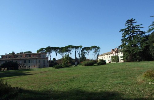 Treia House | Bedroom 2 pers, private bathroom in historical Villa with swimming pool