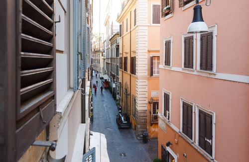 Rione IV Campo Marzio Apartment | Behind corner Spanish steps confortable and spacious AC & wifi
