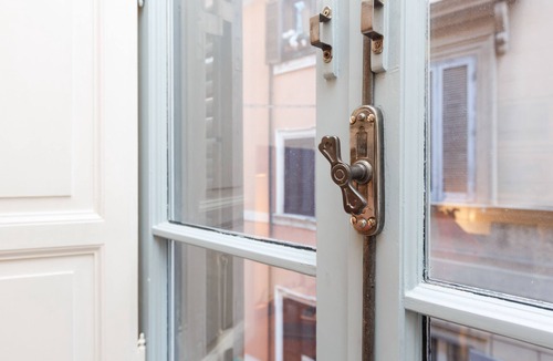 Rione IV Campo Marzio Apartment | Behind corner Spanish steps confortable and spacious AC & wifi