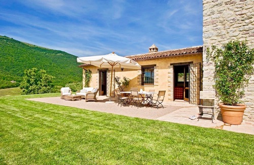 Montelovesco Villa | BELLAVISTA - Three Bedroom Villa, Sleeps 8