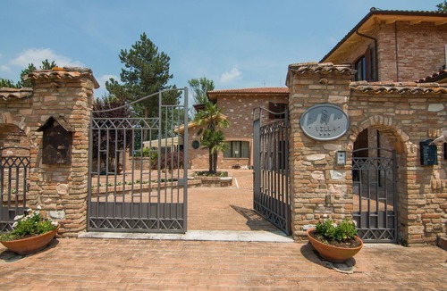 Fermignano Villa | Belvilla by OYO Villa Serra Alta 16