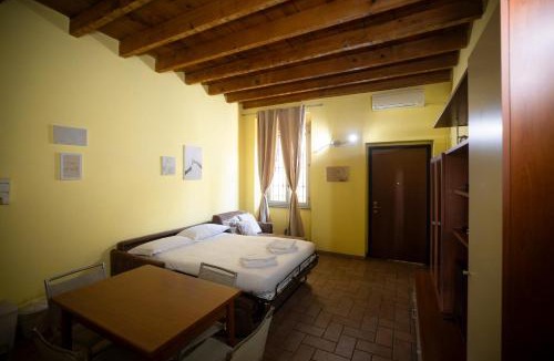 Lorenteggio Apartment | Bilocale Vista Naviglio Luminoso e Tranquillo