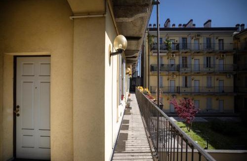 Lorenteggio Apartment | Bilocale Vista Naviglio Luminoso e Tranquillo