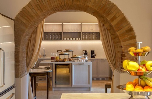 Allerona Villa | Bisenzio Tower - Eight Bedroom Villa, Sleeps 16