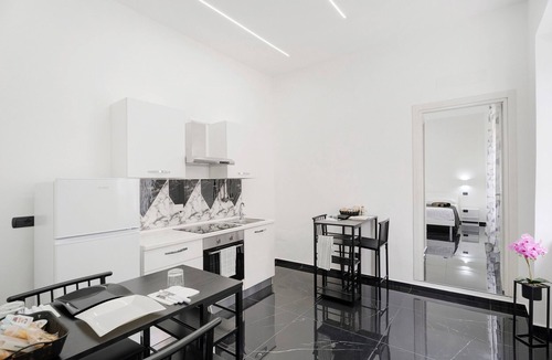 Mercato San Severino Apartment | Black and White Guesthouse