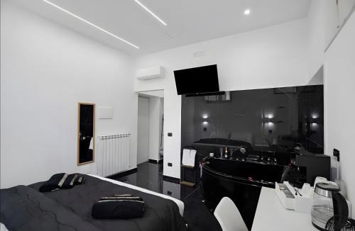 Mercato San Severino Bed & Breakfast | Black And White