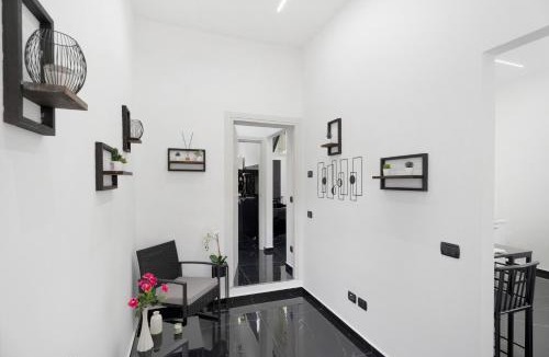 Mercato San Severino Bed & Breakfast | Black And White
