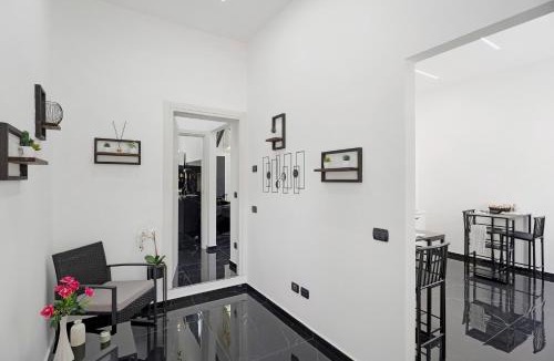 Mercato San Severino Bed & Breakfast | Black And White
