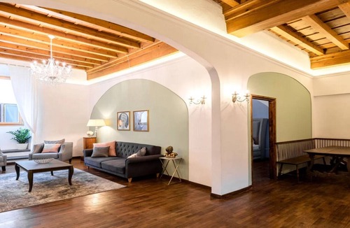 Santa Croce Apartment | Blending Relaxation & Comfort on Via Dei Benci Inside 800-Year-Old Building