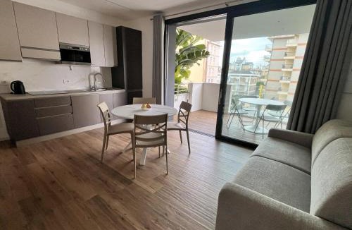 Porto d'Ascoli Apartment | BLUESuite - Nuovissimo trilocale a 30m dalla spiaggia, con terrazza sul mare e box