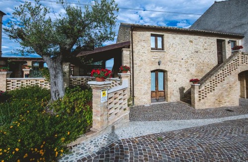 Crecchio House | Borgo Agrituristico Il Pino