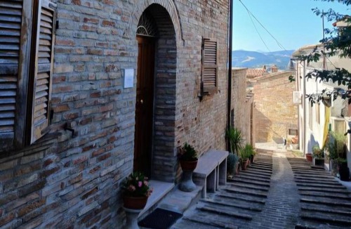 Montefelcino House | Borgo Montaner