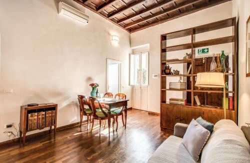Rione XIV Borgo Apartment | Borgo Pio Passetto Papale