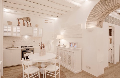 Rione XIV Borgo Apartment | Borgo Pio Vatican Luxury