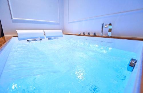 Cosenza Bed & Breakfast | Boutique Suites - Palazzo Crati 1800