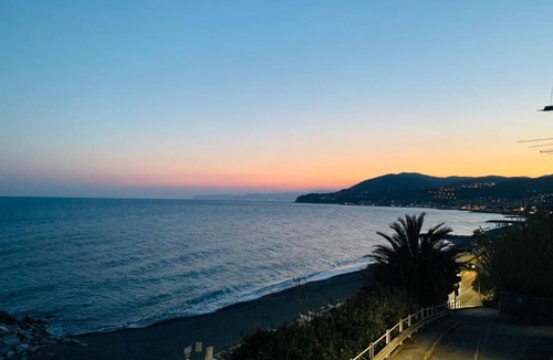 Cogoleto House | Breathtaking views of the beach