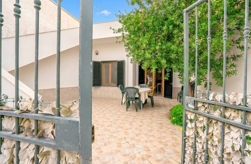 Torre Lapillo Apartment | Brezza Apartment with Terrace Near The Sea, Porto Cesareo, Italy