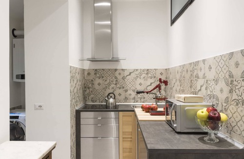 Rome City Centre Apartment | Bright 2BR on Via del Corso
