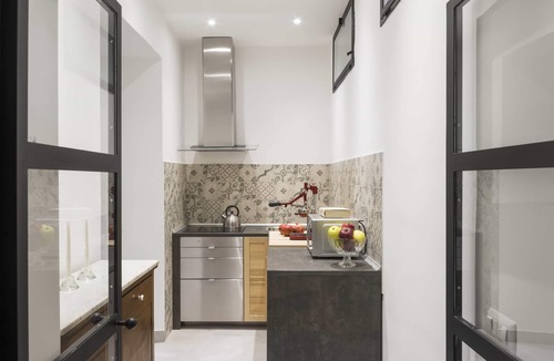 Rome City Centre Apartment | Bright 2BR on Via del Corso