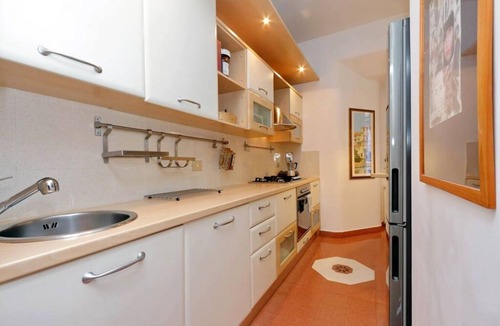Monti Apartment | Bright and characteristic apartment for 6 near the Colosseum